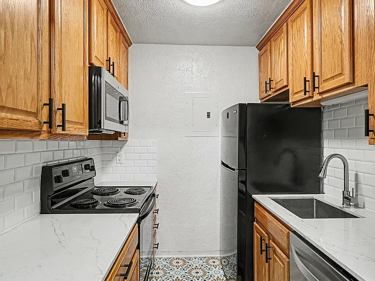 733 E 2nd Ave #105 — Photo 9