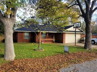 304 N Parmele St, Leonard, TX 75452