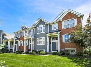 516 Lincoln Station Dr, Oswego, IL 60543