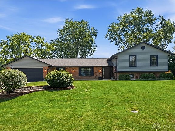 2nd image of 3695 Meadowcourt Dr