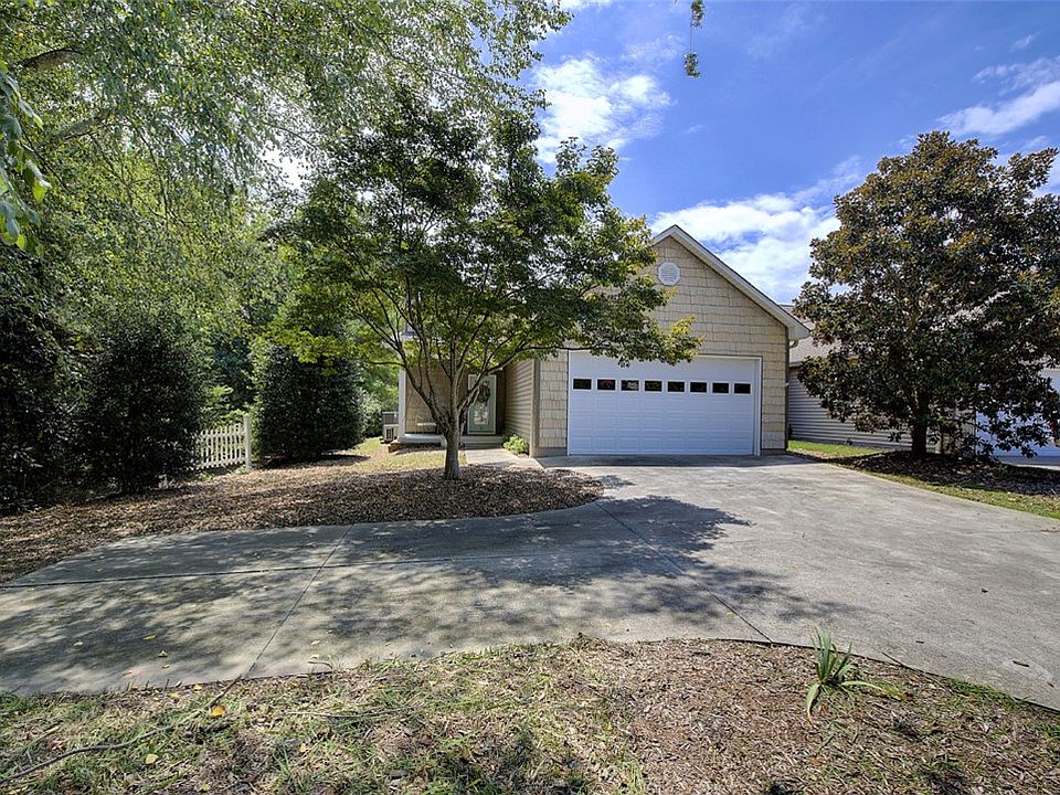 1st image of 120 Harbour Springs Way