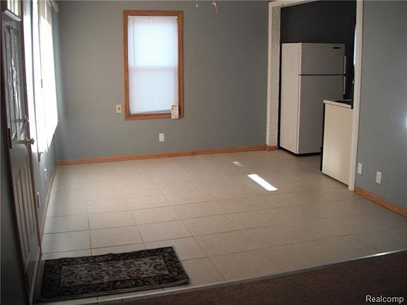 5th image of 4921 Kingston St