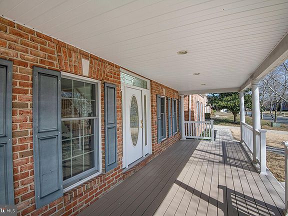 4th image of 460 Highfield Ct