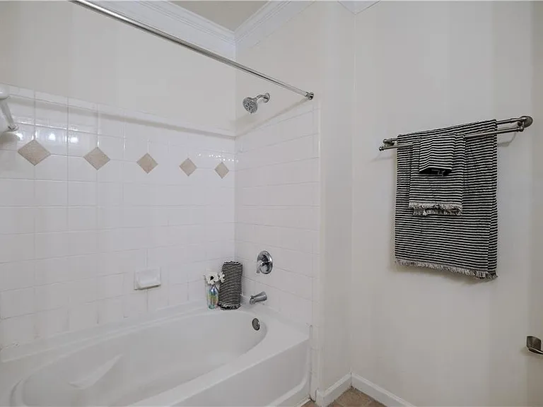 4007 Westchester Rdg NE — Photo 32