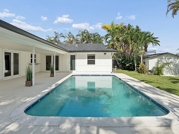 3rd image of 1551 SW 10TH Street