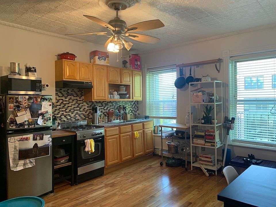 2nd image of 225 Sackett St #3R