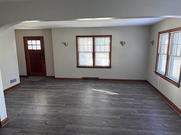 5th image of 1527 W 3rd St.