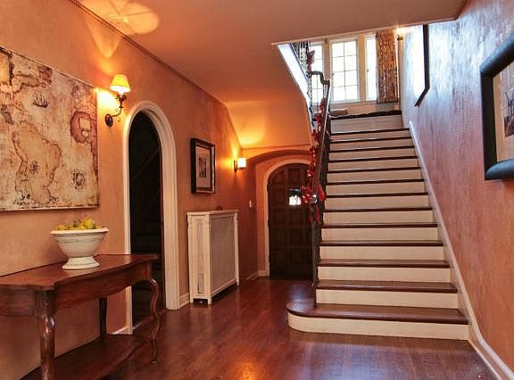 3rd image of 530 E Crescent Dr