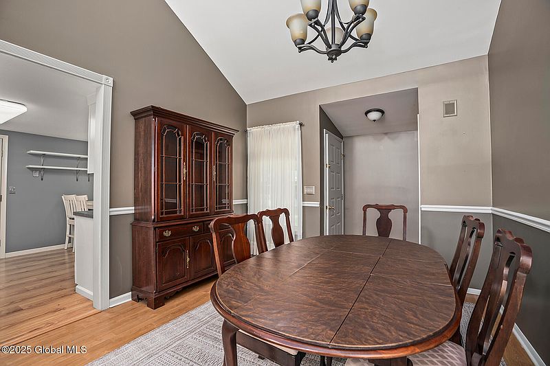 5th image of 32 Thimbleberry Road