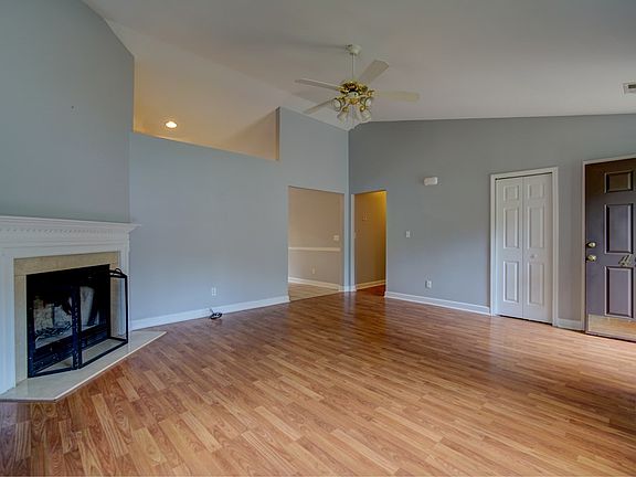 4th image of 492 Brighton Woods Dr