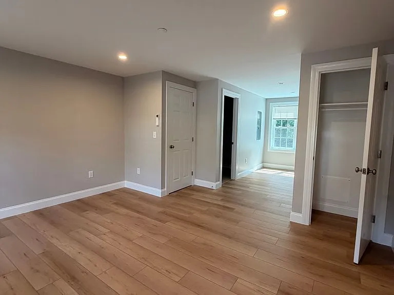 439 Main St — Photo 7