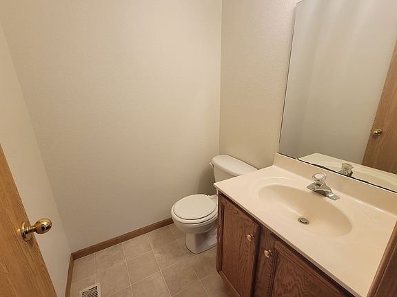 3rd image of 410 Kensington Park APT B