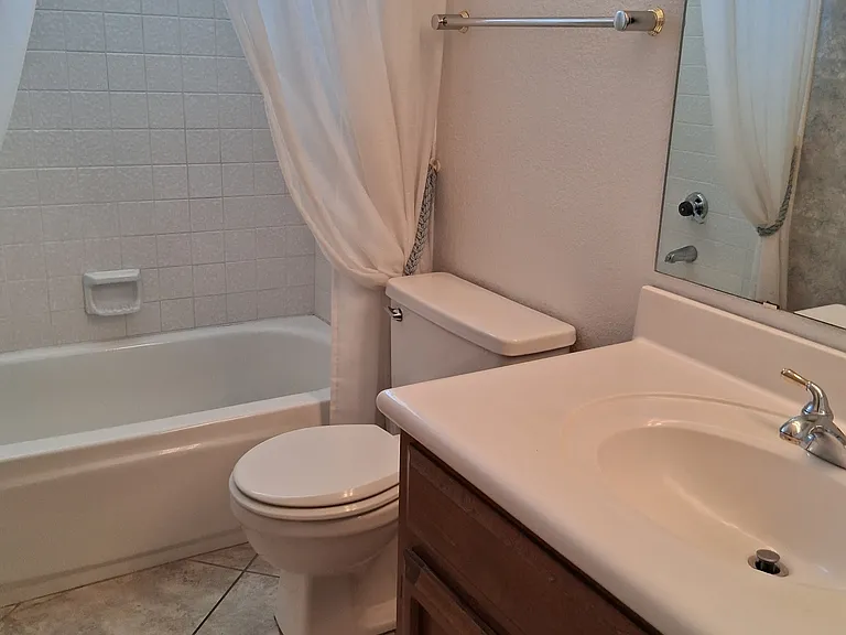 1051 E Glade Ave — Photo 8