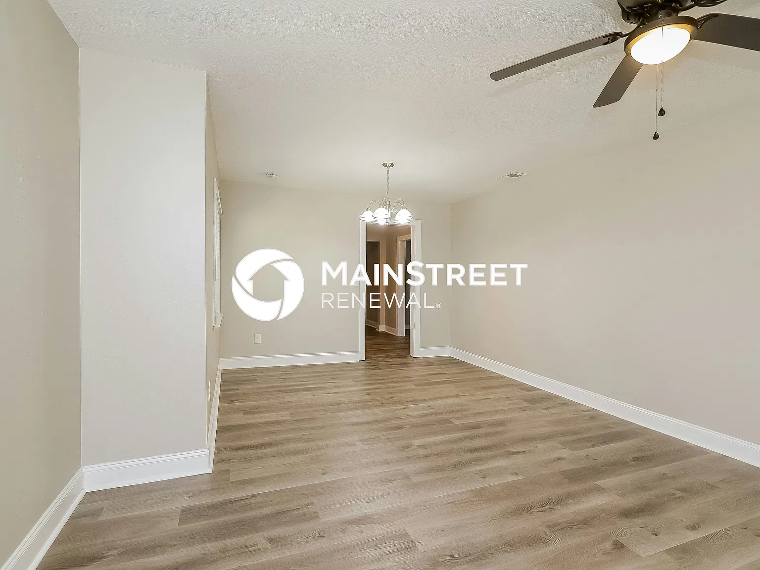 607 Sears Ave Ne — Photo 4