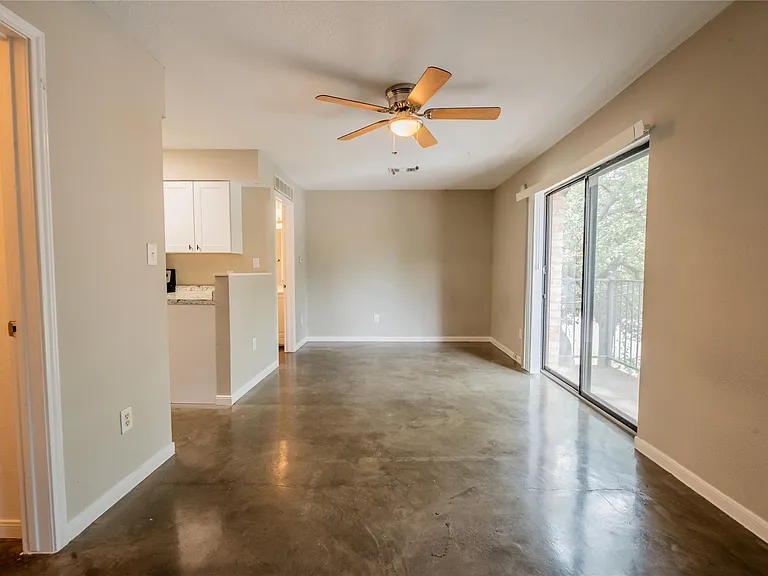 1013 W 23rd St #101 — Photo 2
