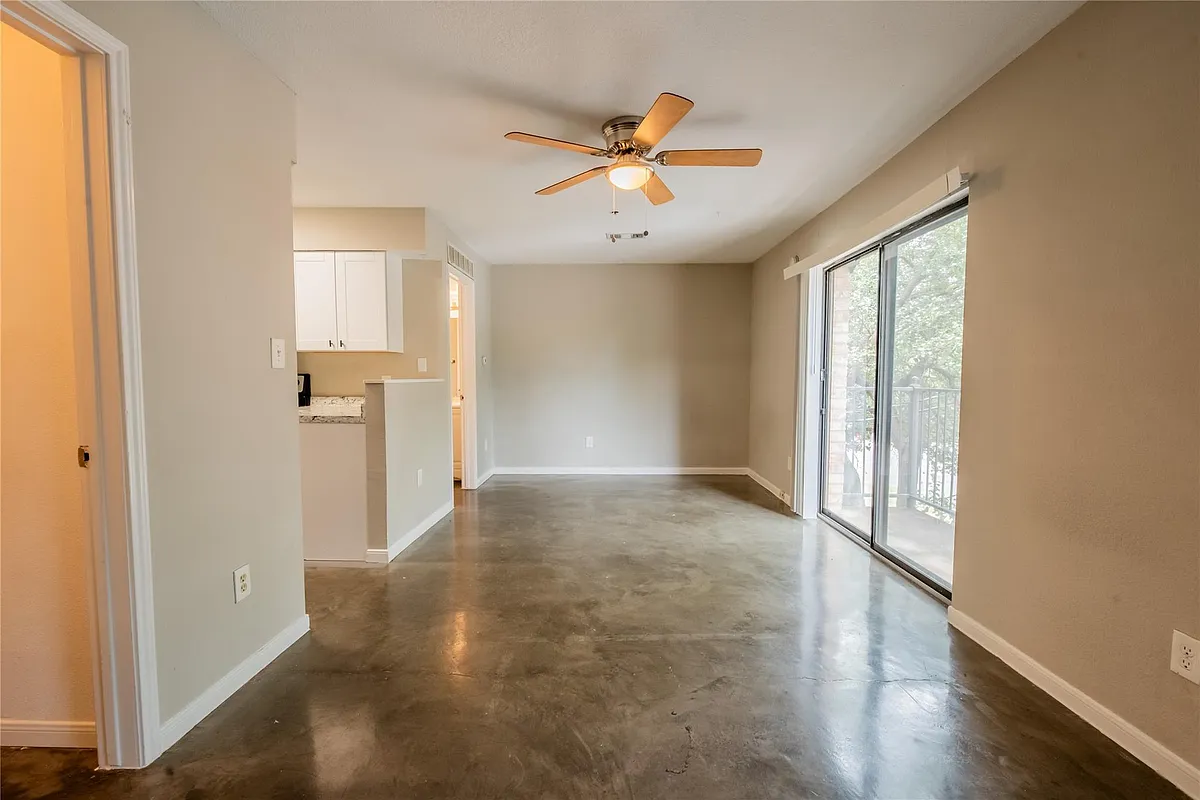 Building Photo - 1013 W 23rd St #101