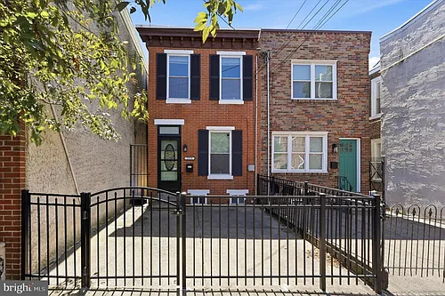 2318 E Letterly St Photo 1
