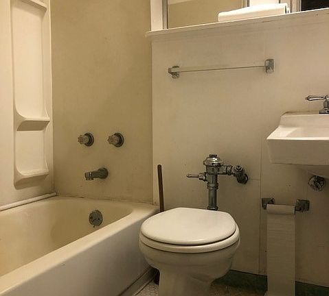 5th image of 1320 York St APT 1