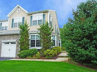 802 Huntington Dr, Fishkill, NY 12524