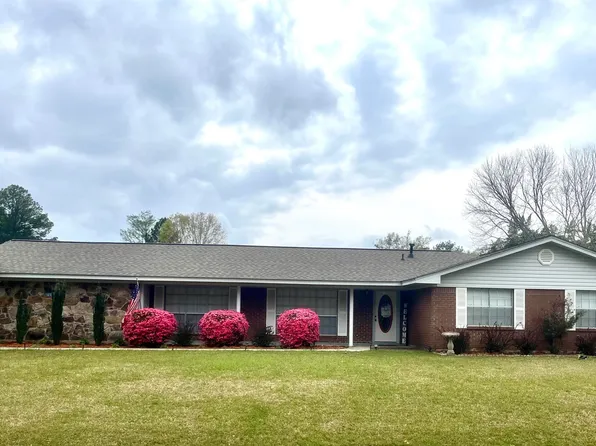 421 Meadowview Dr, Monticello, AR 71655