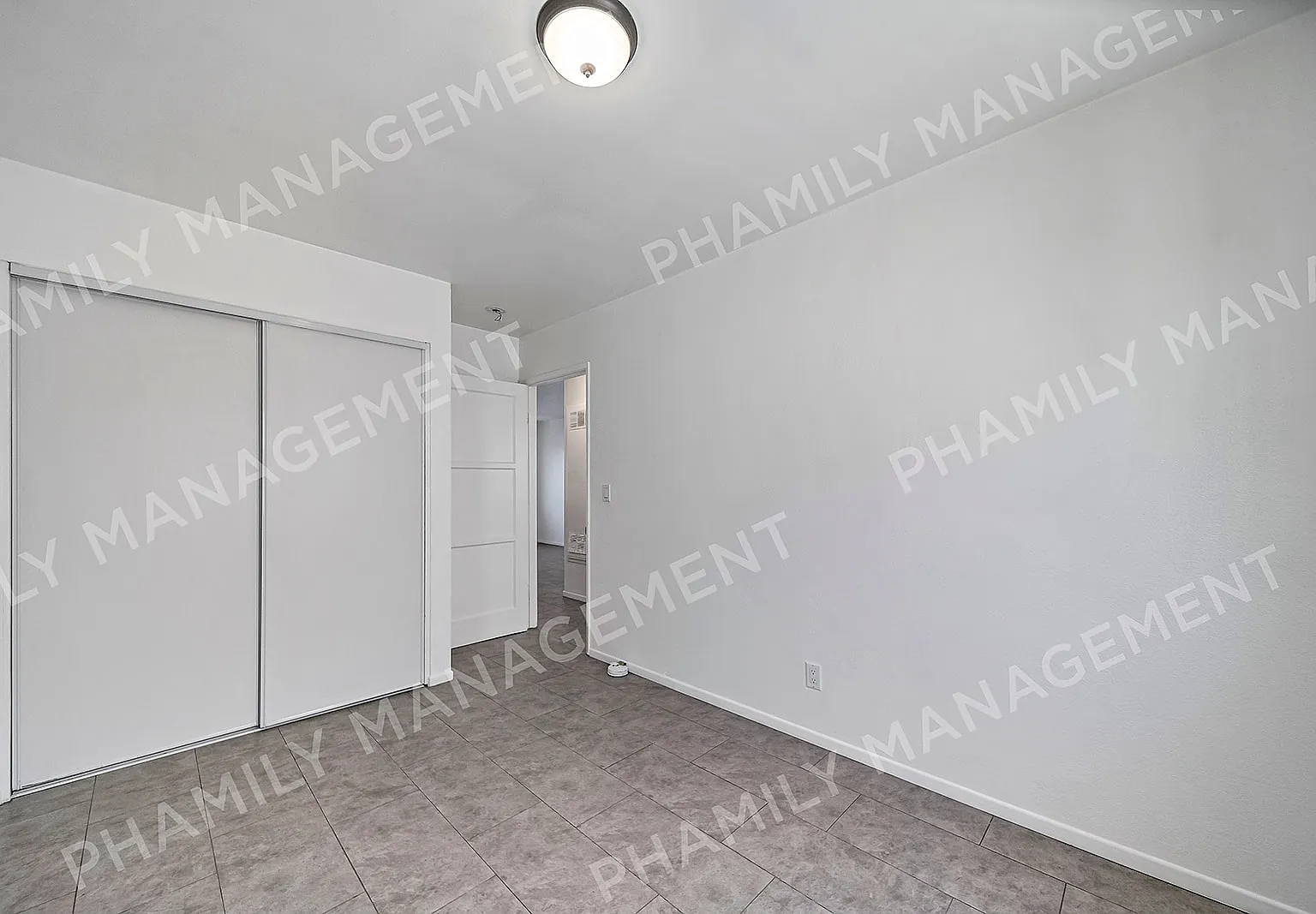 621 N Benton Way — Photo 2