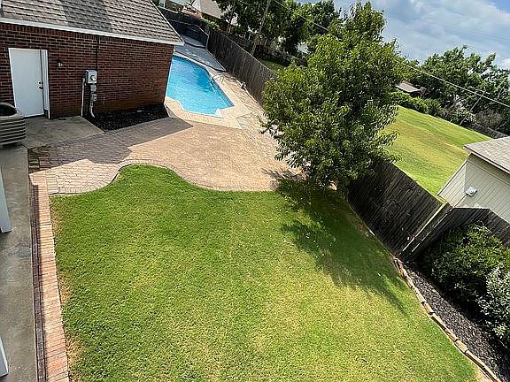 2nd image of 1829 Marian Dr