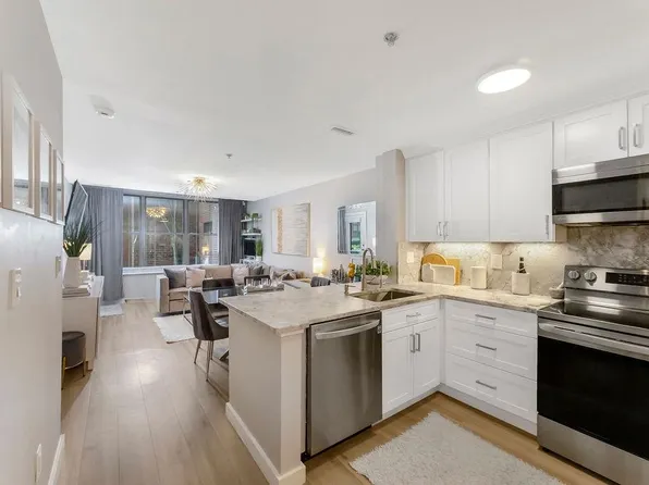 26 Avenue At Port Imperial image 1 of 29