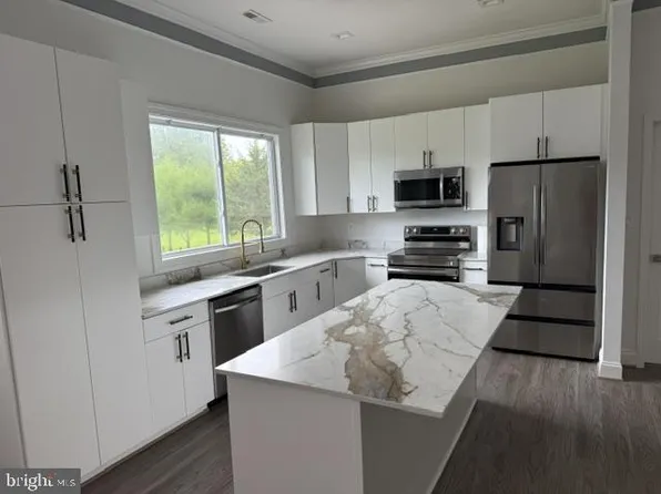 7208 Wolf Run Shoals Rd, Fairfax Station, VA 22039