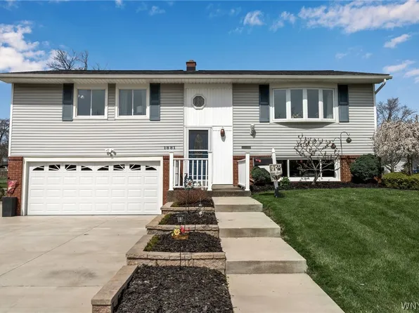 1881 Bruce Ln, Grand Island, NY 14072