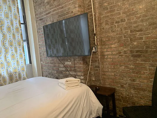 Rented by Flatiron Real Estate Advisors LLC | media 18