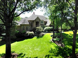 38W385 Heritage Oaks Dr, St Charles, IL 60175