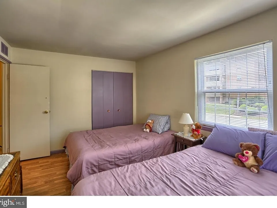24 Cayuga Ct