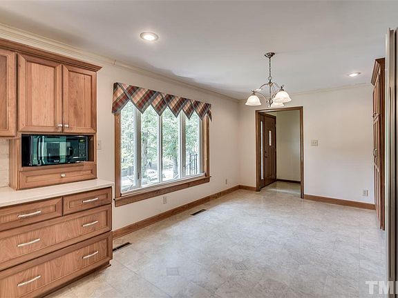 5th image of 3028 Rosewood Cir