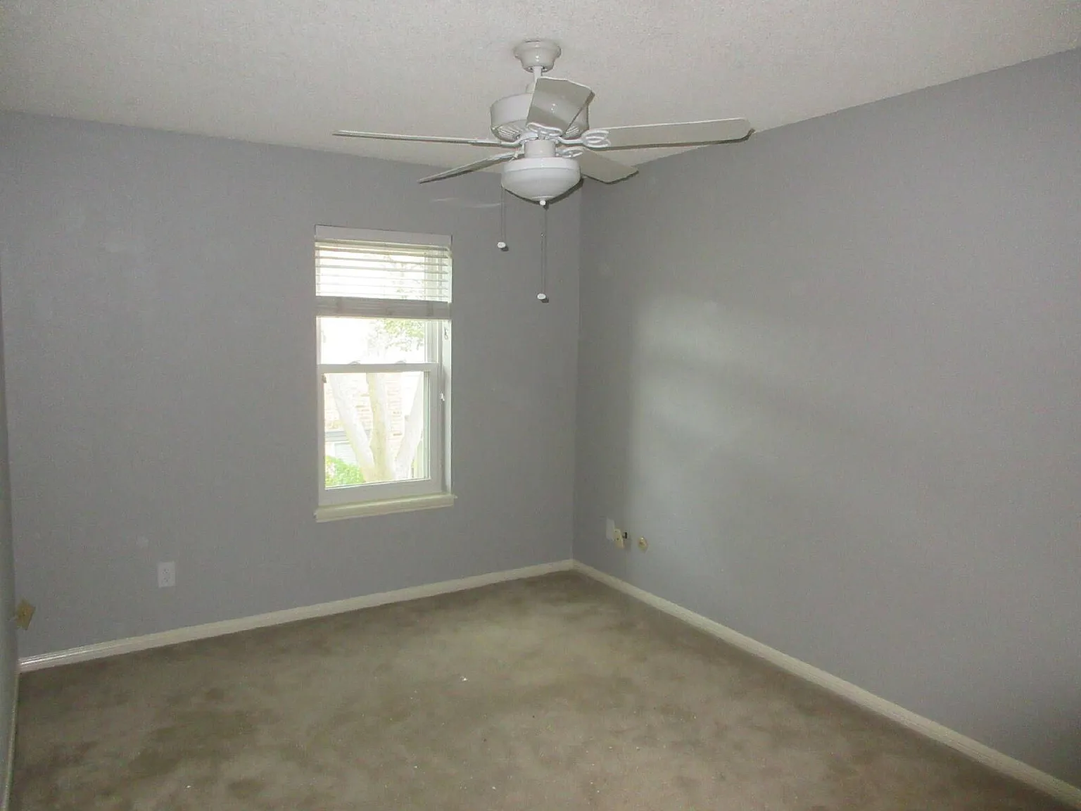 3 bed, 2.5 bath, 1992 sqft, $2,100 — Photo 3