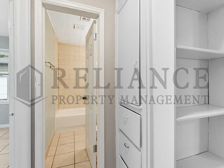 2106 S Madison Ave — Photo 10