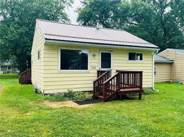 1263 Oxford Dr, Madison, OH 44057