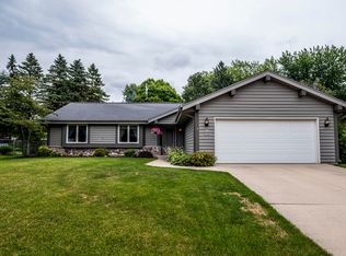 W152N7842 Countryside Dr, Menomonee Falls, WI 53051