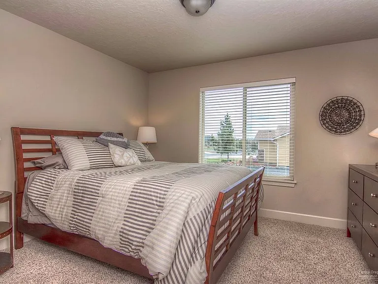 9425 12th Ln — Photo 9