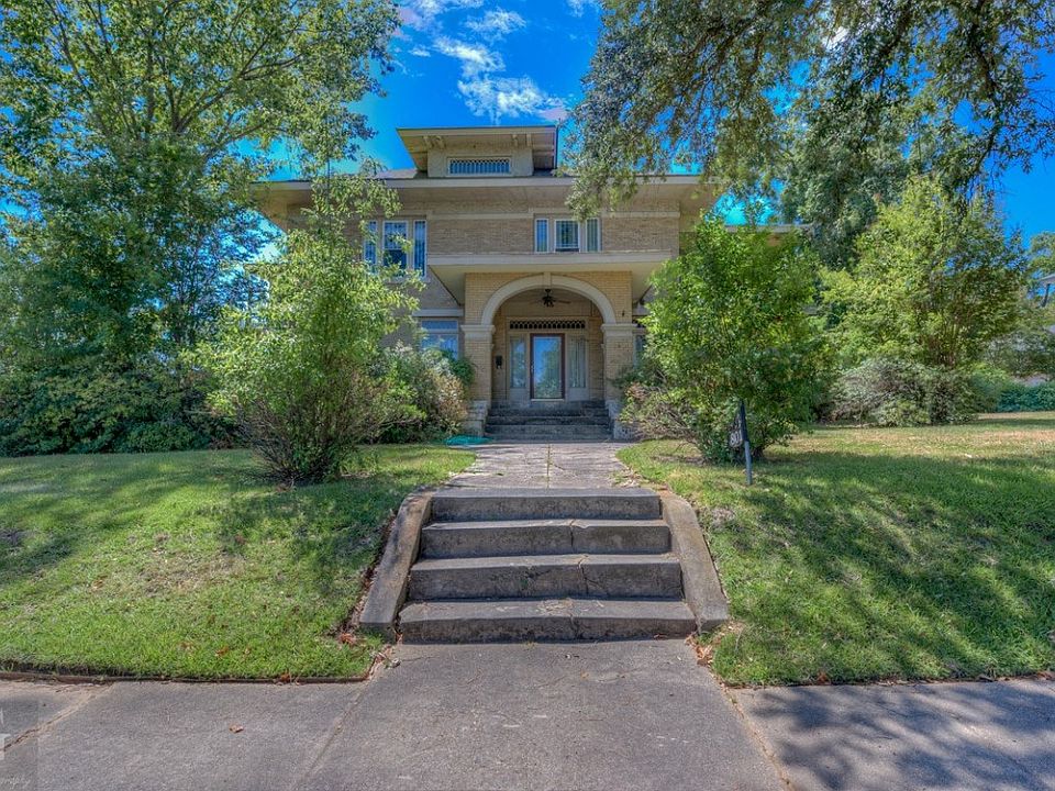 1st image of 801 Robinson Pl