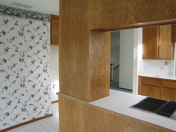 3rd image of 1116 W 10th St