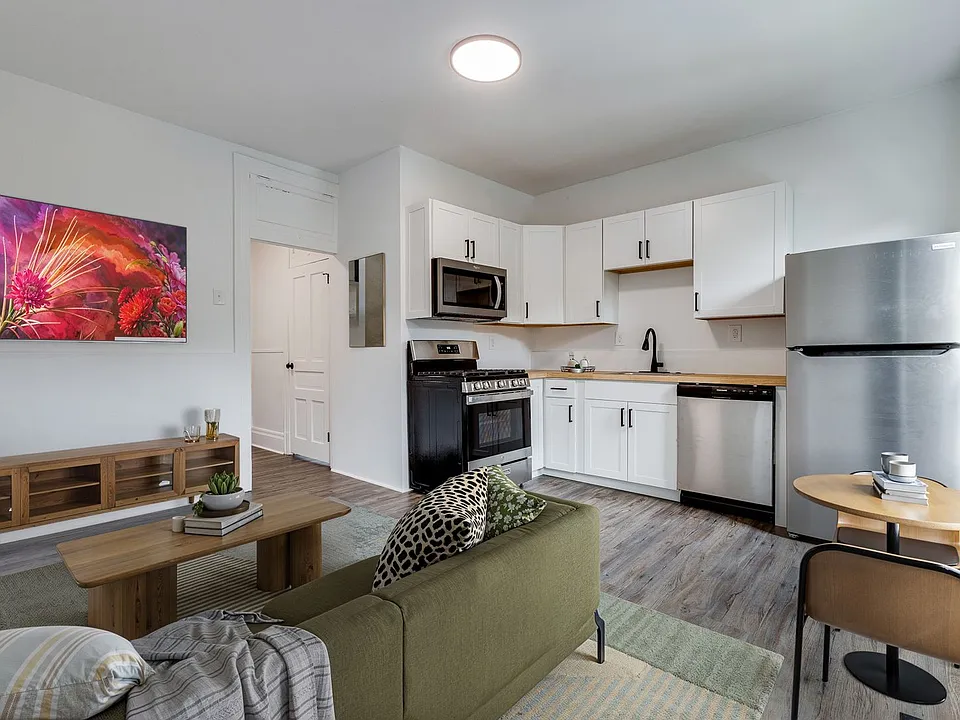 12 - 2637 S 18th