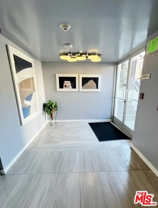 2 bed, 2.0 bath, 1000 sqft, $3,595 — Photo 2