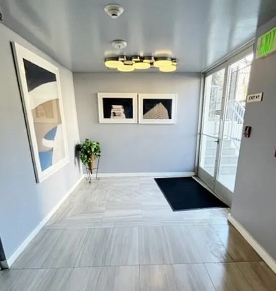 1611 S Beverly Glen Blvd #3C — Photo 2