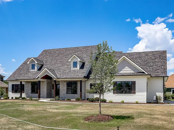 6710 Blue River Way, Racine, WI 53402