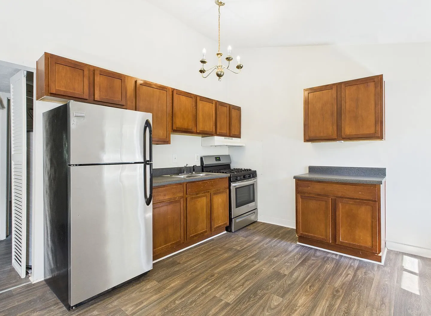 Forest Square Apartments — Photo 2