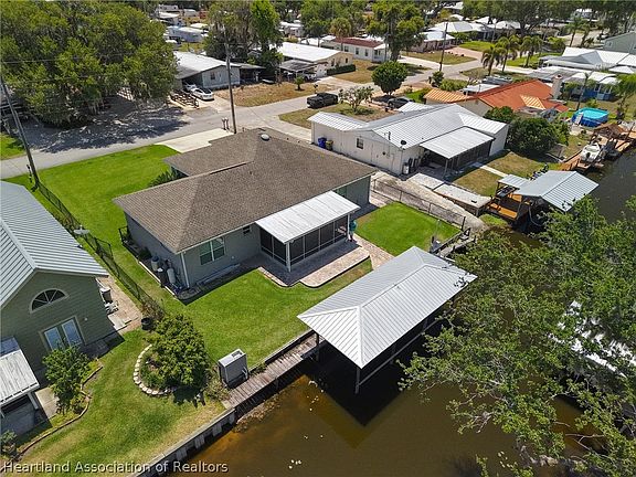 3rd image of 13 Silk Oak St