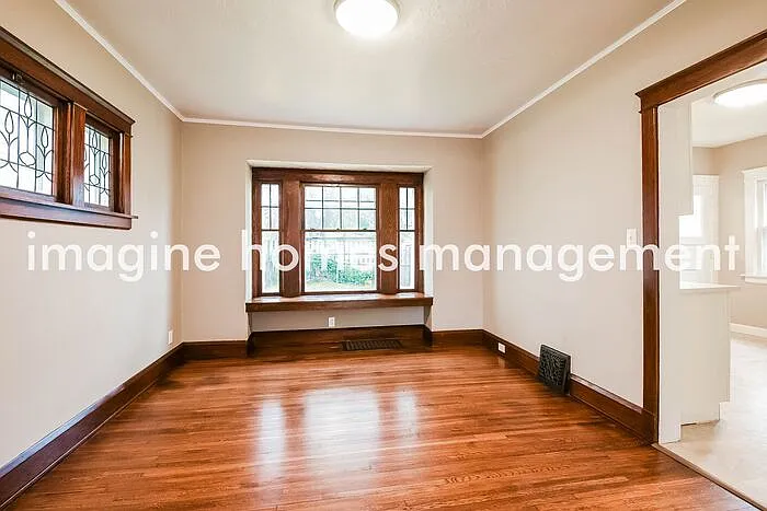 1380 Hall Ave — Photo 4