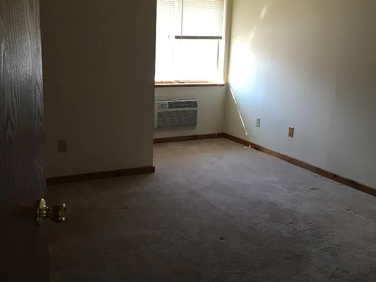 52 Village Green Rd — Photo 15