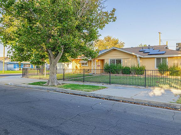 3rd image of 44560 Lostwood Ave