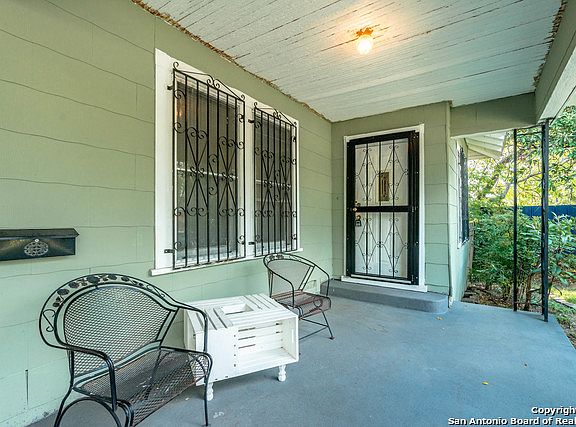 3rd image of 1430 W Ashby Pl